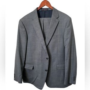 Tommy Hilfiger Men’s complete suit 44R Grey